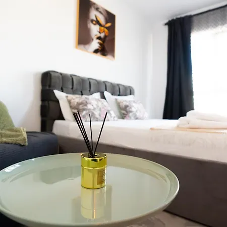 Soni Exclusive 389 Plaza With Private Parking & Self Check-in Apartamento