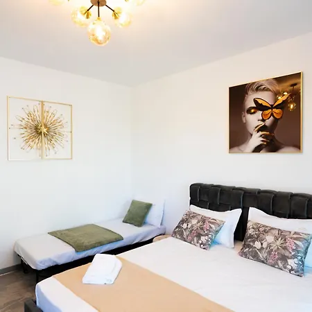 Soni Exclusive 389 Plaza With Private Parking & Self Check-in Apartamento