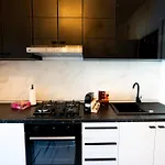 Soni Exclusive 389 Plaza With Private Parking & Self Check-in Apartment *