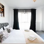 Soni Exclusive 389 Plaza With Private Parking & Self Check-in Apartment *