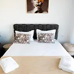 Soni Exclusive 389 Plaza With Private Parking & Self Check-in Apartment *