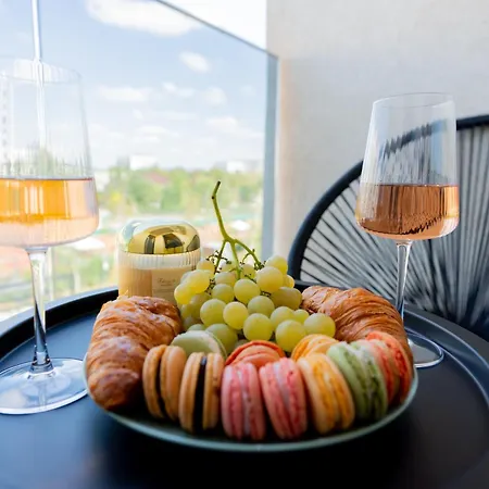 Soni Exclusive 389 Plaza With Private Parking & Self Check-in Apartament *