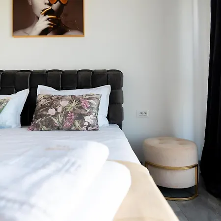 Soni Exclusive 389 Plaza With Private Parking & Self Check-in *