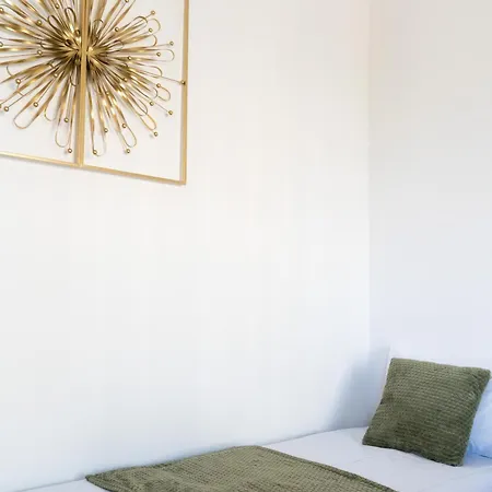 Soni Exclusive 389 Plaza With Private Parking & Self Check-in