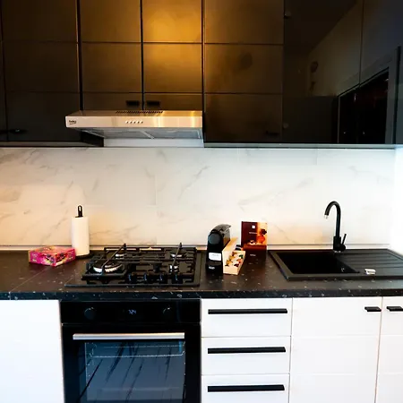 Soni Exclusive 389 Plaza With Private Parking & Self Check-in Apartament *