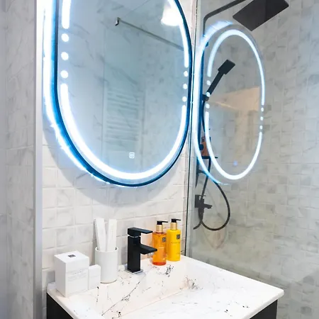 Soni Exclusive 389 Plaza With Private Parking & Self Check-in * Bukareszt