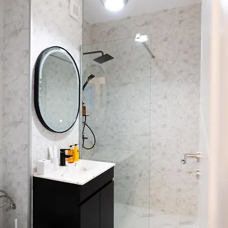 Soni Exclusive 389 Plaza With Private Parking & Self Check-in *