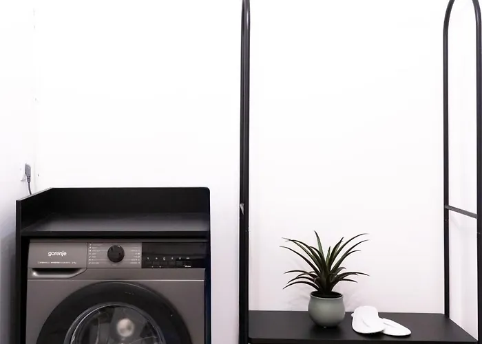 Soni Exclusive 389 Plaza With Private Parking & Self Check-in