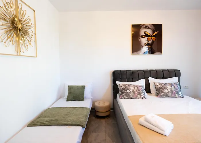 Soni Exclusive 389 Plaza With Private Parking & Self Check-in