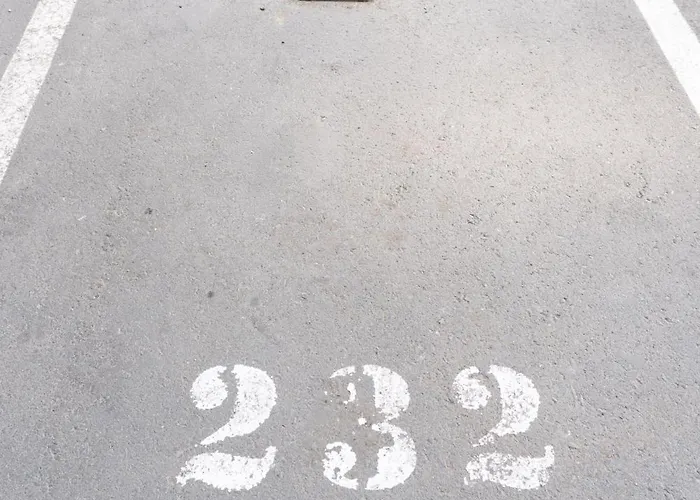 Soni Exclusive 389 Plaza With Private Parking & Self Check-in Бухарест