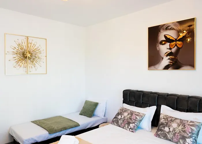 Soni Exclusive 389 Plaza With Private Parking & Self Check-in Lägenhet