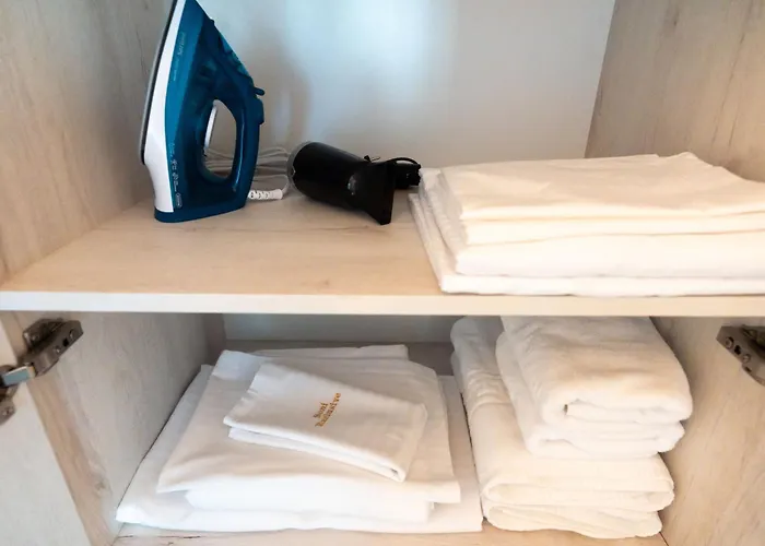 Soni Exclusive 389 Plaza With Private Parking & Self Check-in *