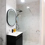 Soni Exclusive 389 Plaza With Private Parking & Self Check-in *