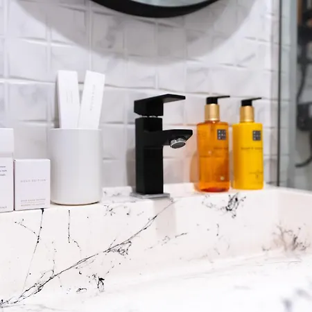 Soni Exclusive 389 Plaza With Private Parking & Self Check-in