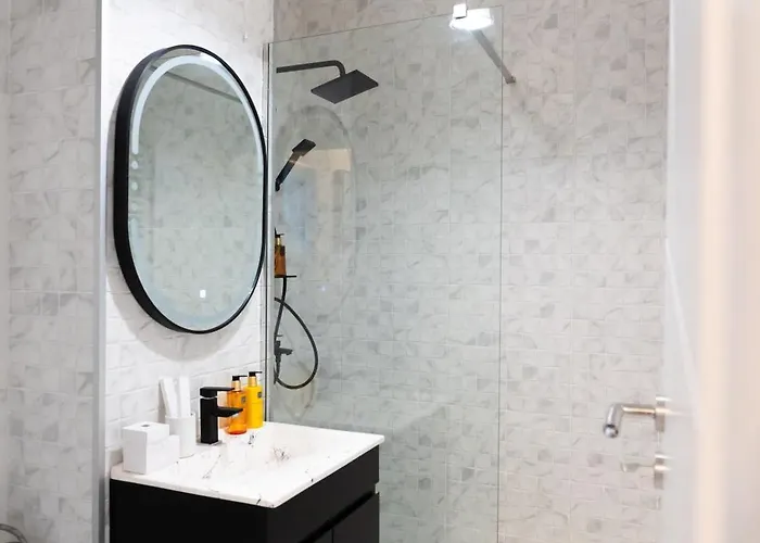 Soni Exclusive 389 Plaza With Private Parking & Self Check-in *