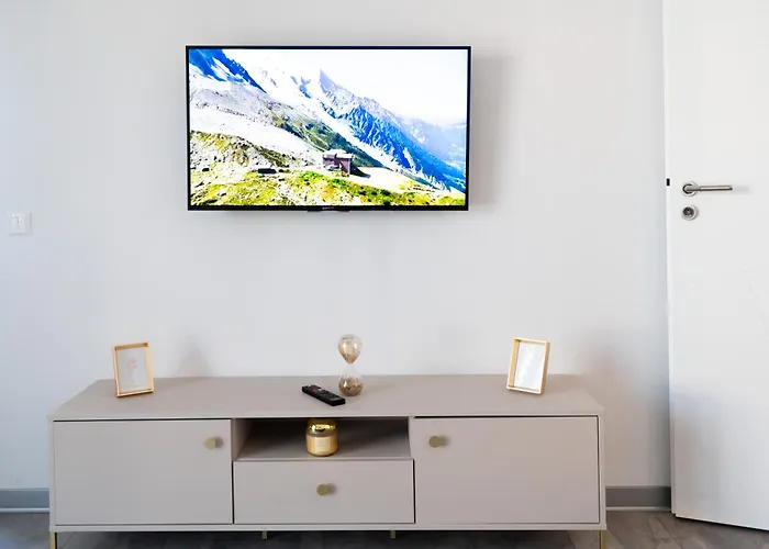 Soni Exclusive 389 Plaza With Private Parking & Self Check-in *